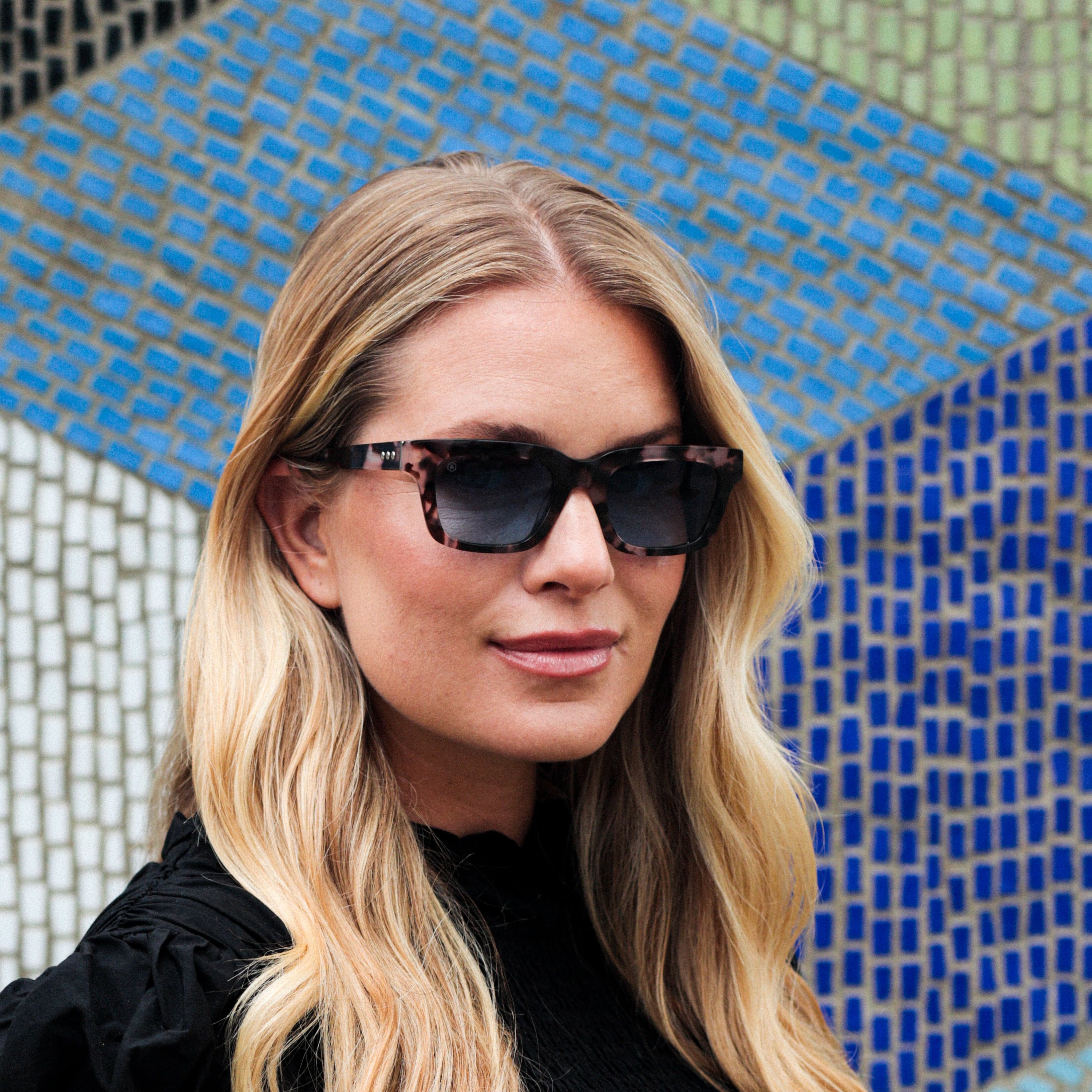 Earl Sunglasses - Image 4